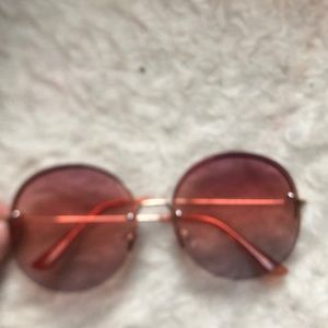 big round sunglasses